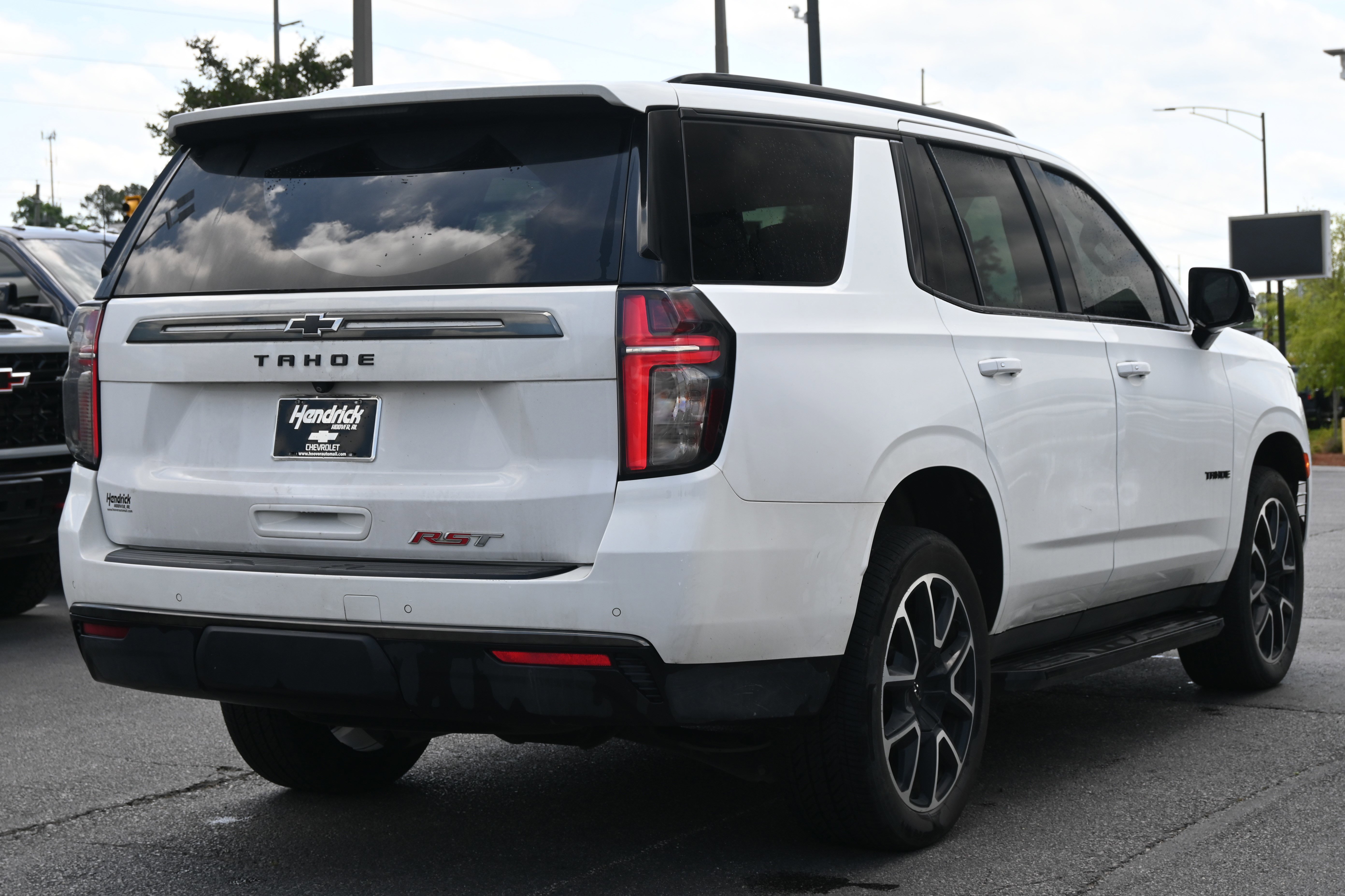 Used 2022 Chevrolet Tahoe RST w/ Luxury Package AWD/4WD image 12