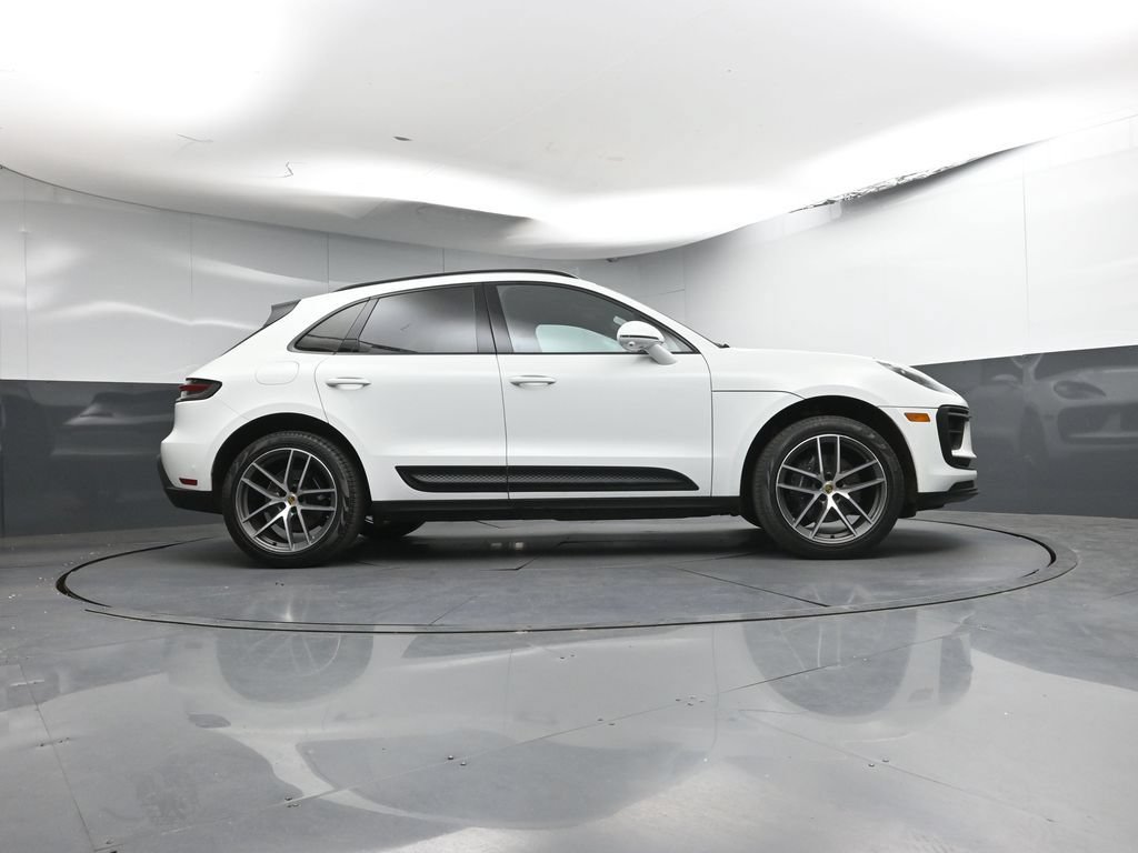 Used 2023 Porsche Macan AWD/4WD image 31