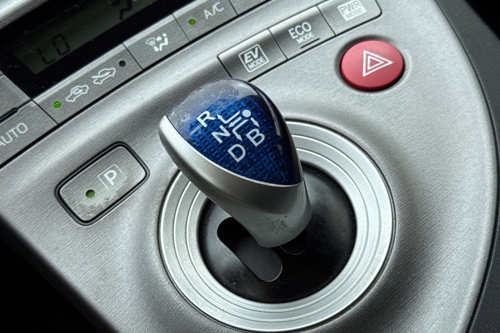 Used 2015 Toyota Prius Five FWD image 21