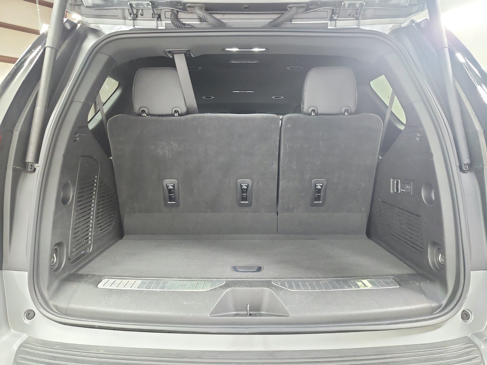 Used 2025 GMC Yukon Denali AWD/4WD image 46