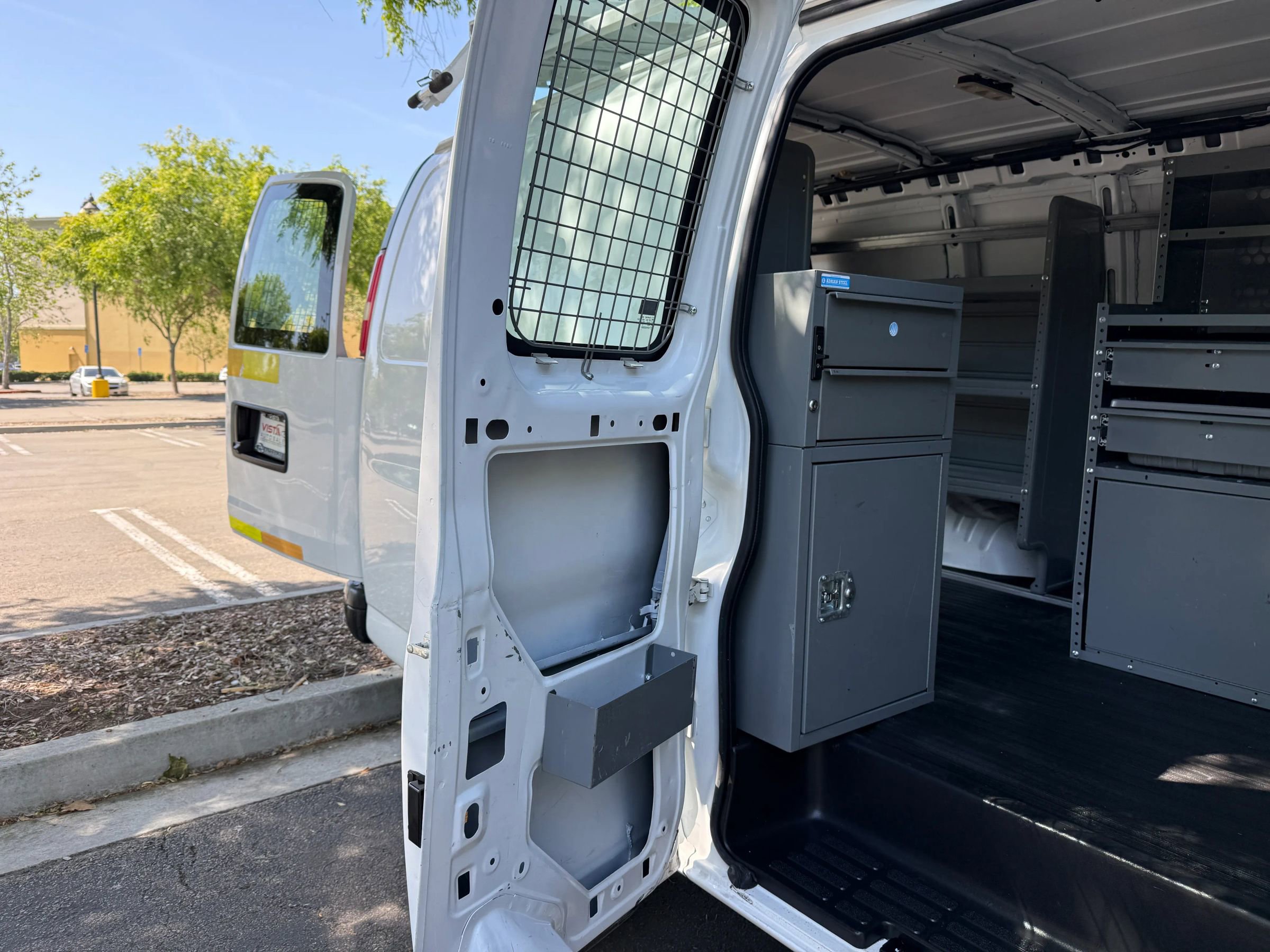 Used 2015 Chevrolet Express 2500 Van 3D image 25