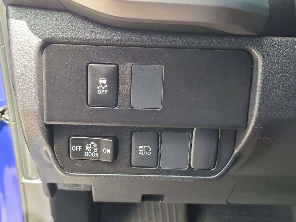 Used 2023 Toyota Tacoma SR5 w/ Technology Package AWD/4WD image 19