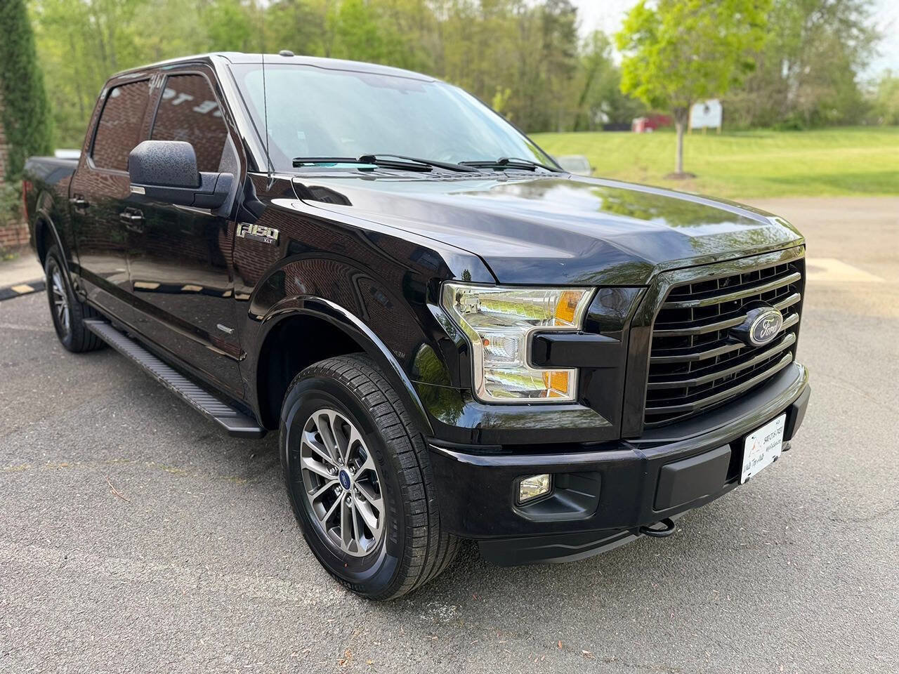 Used 2016 Ford F150 XLT w/ Equipment Group 302A Luxury image 9