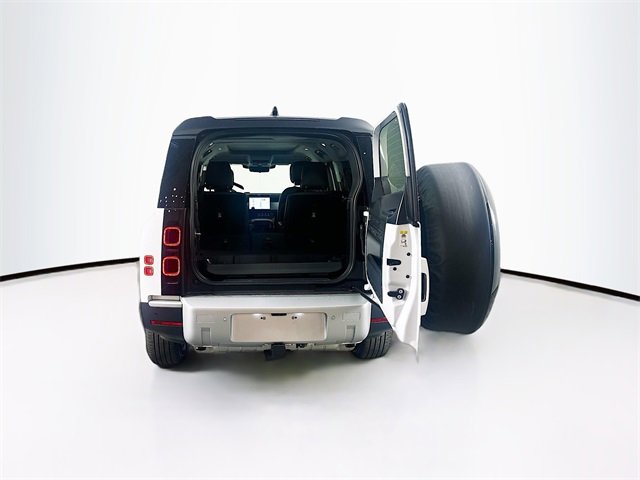 Used 2025 Land Rover Defender 130 S image 26