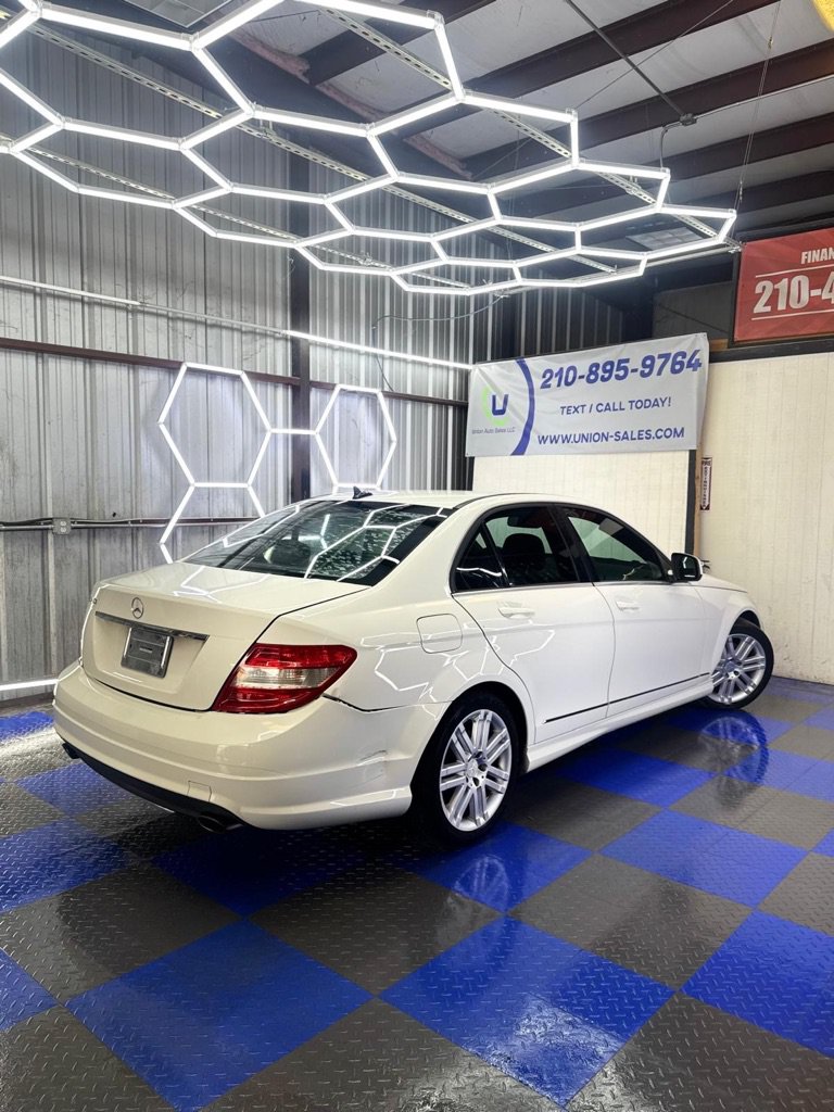 Used 2009 Mercedes-Benz C 300 Sedan image 22