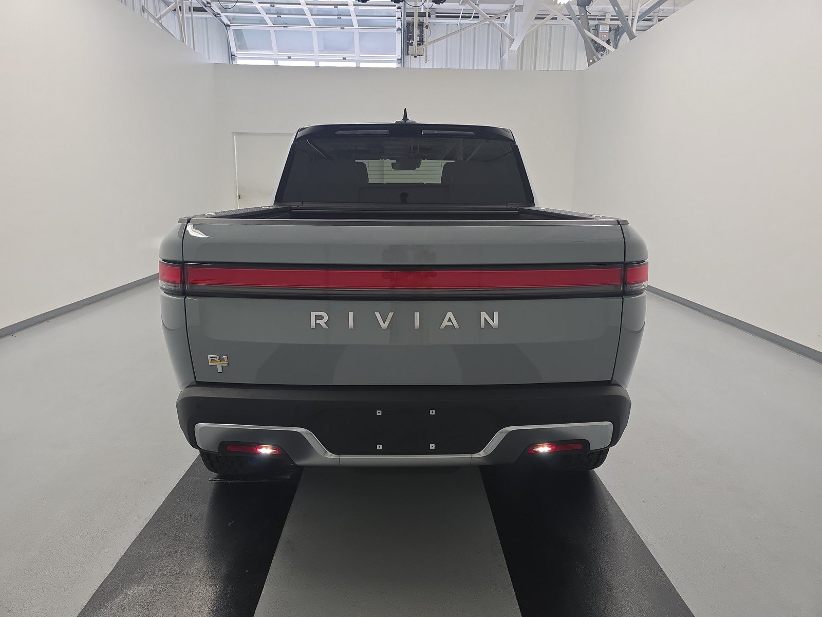 Used 2022 Rivian R1T Adventure AWD/4WD image 4