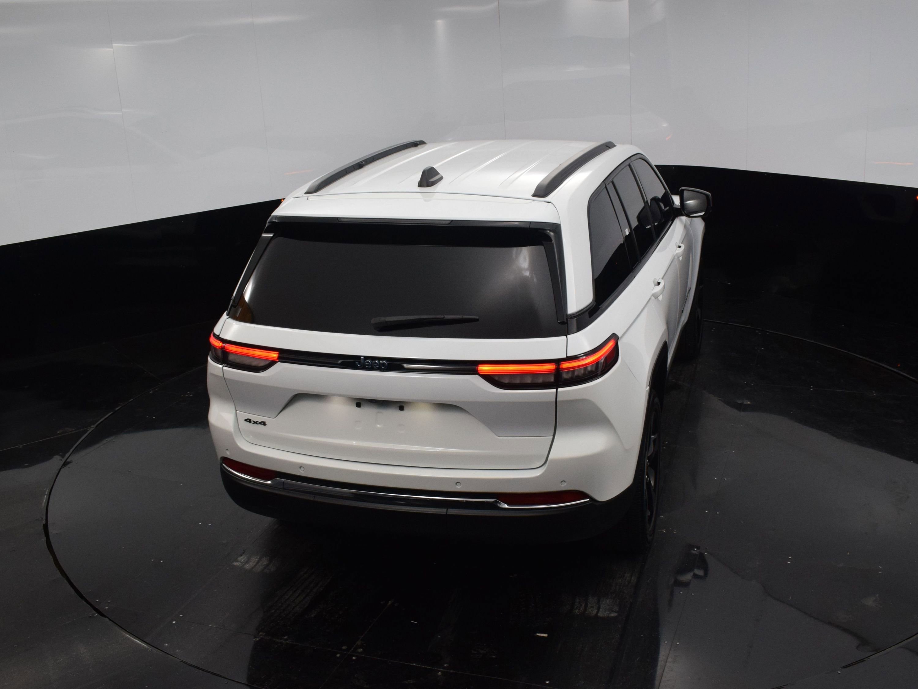 Used 2023 Jeep Grand Cherokee Altitude image 30