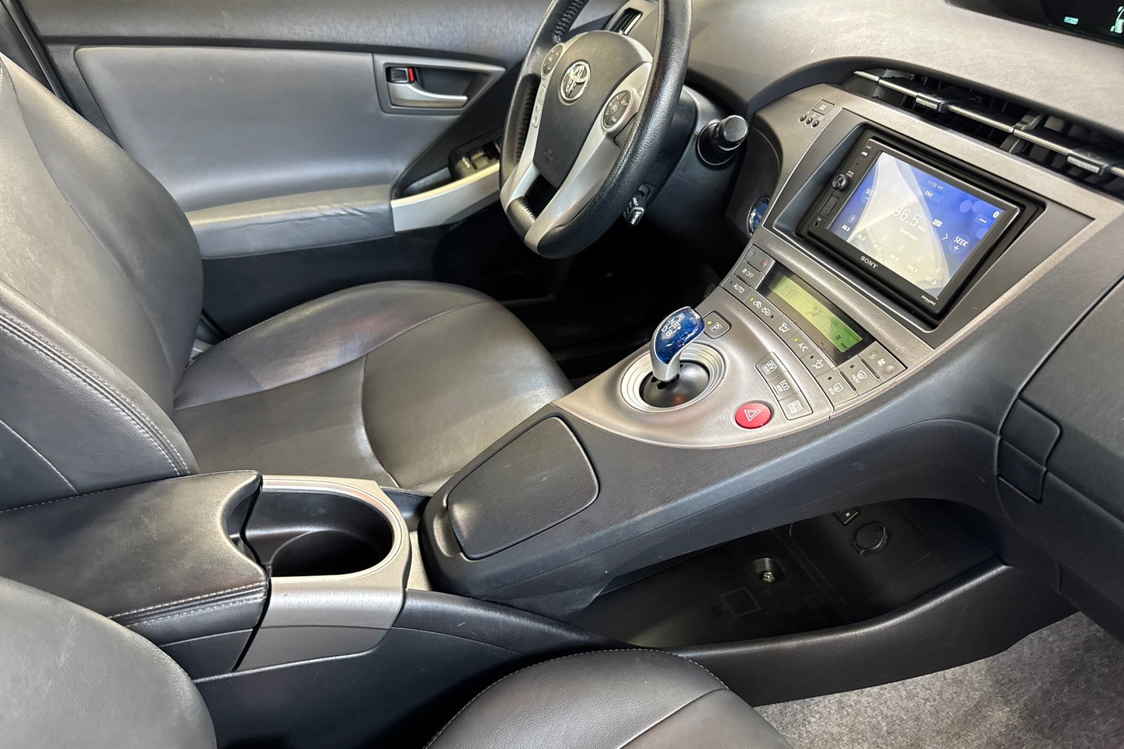 Used 2015 Toyota Prius Five FWD image 19