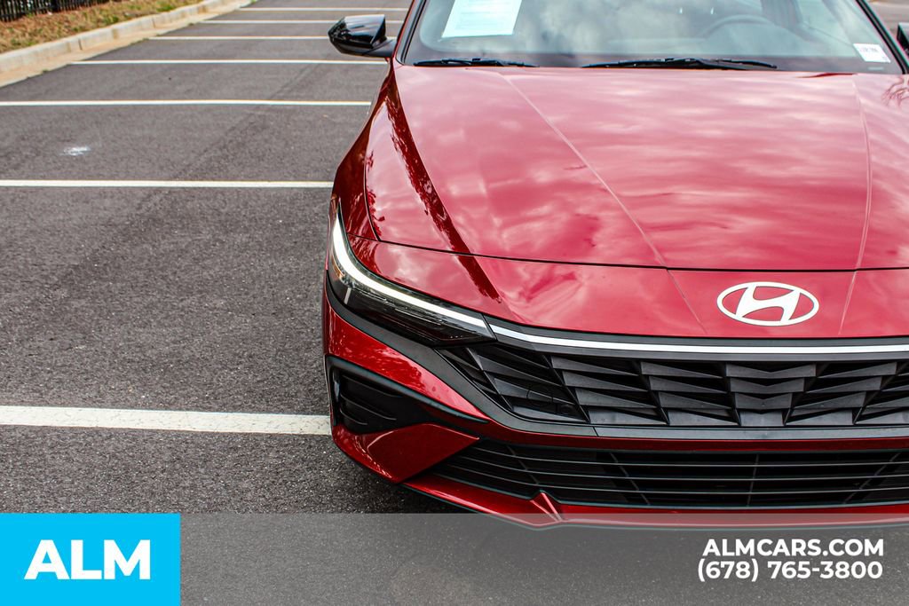 Used 2025 Hyundai Elantra Sport image 12
