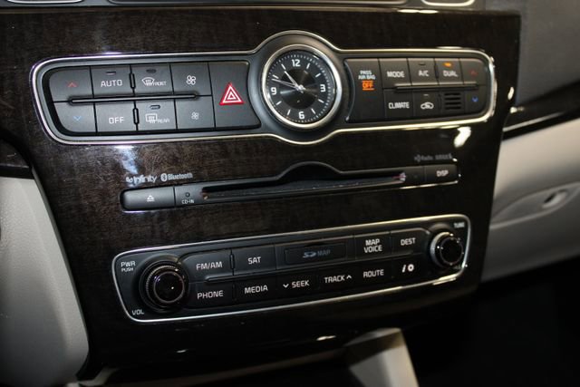 Used 2016 Kia Cadenza Premium image 16