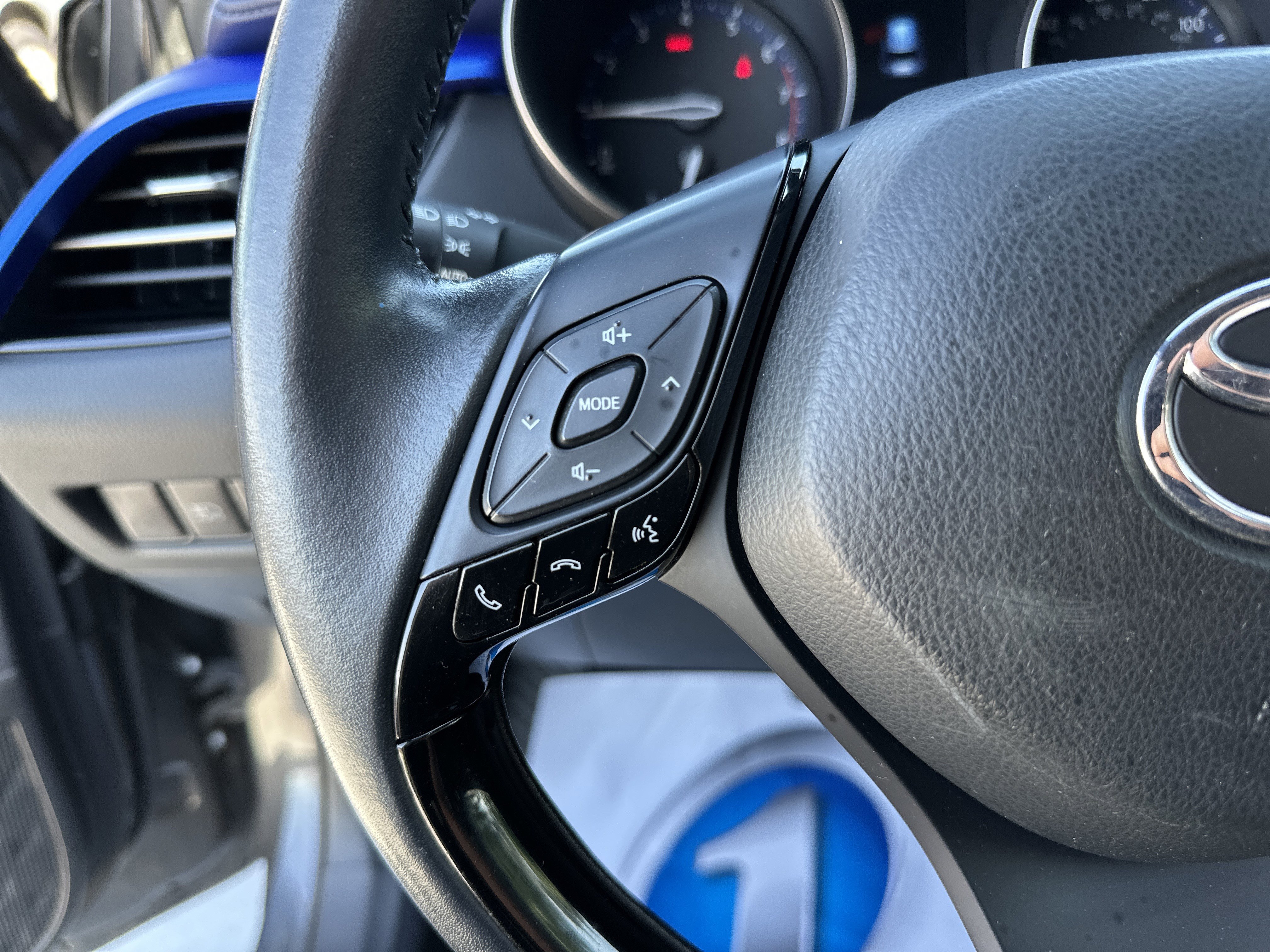 Used 2021 Toyota C-HR XLE FWD image 19