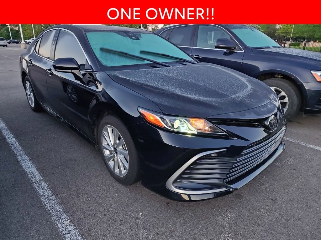 Used 2022 Toyota Camry LE image 3