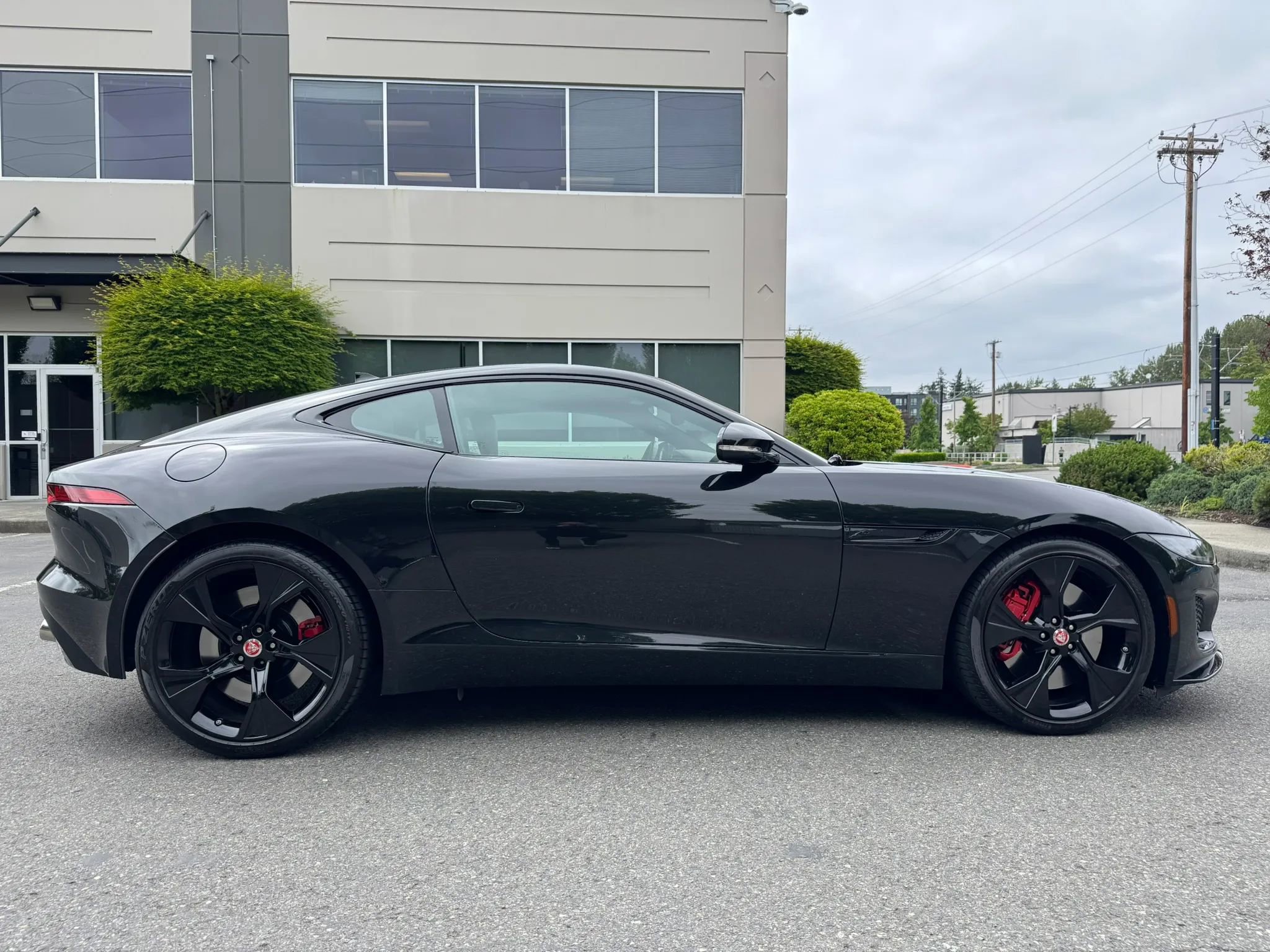 Used 2023 Jaguar F-TYPE Coupe RWD image 12