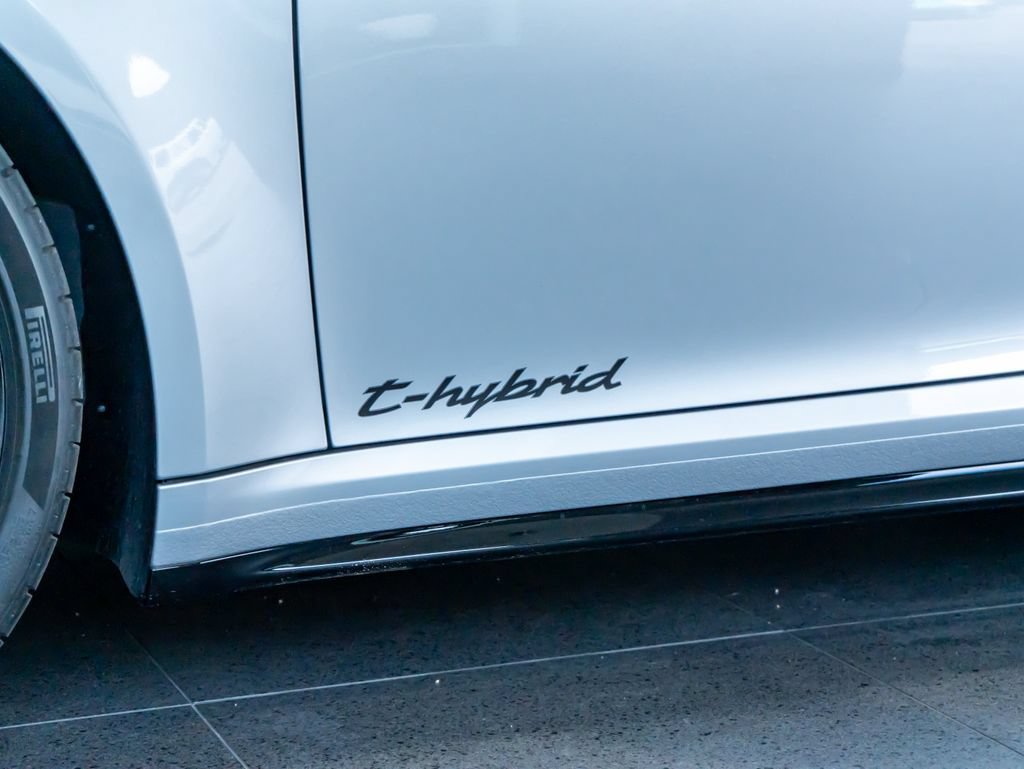 Certified 2026 Porsche 911 Targa 4 GTS AWD/4WD image 32