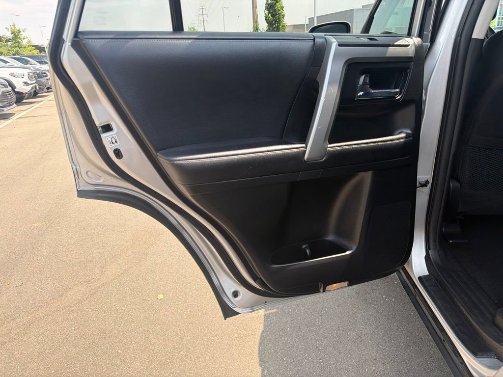 Used 2022 Toyota 4Runner SR5 AWD/4WD image 19