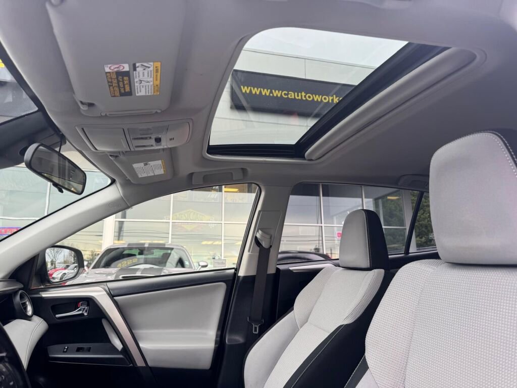 Used 2018 Toyota RAV4 XLE image 17