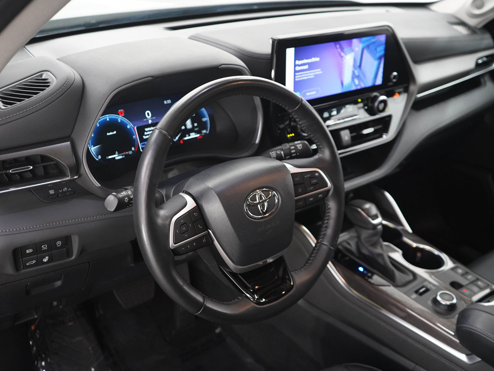 Used 2024 Toyota Highlander Limited AWD/4WD image 22