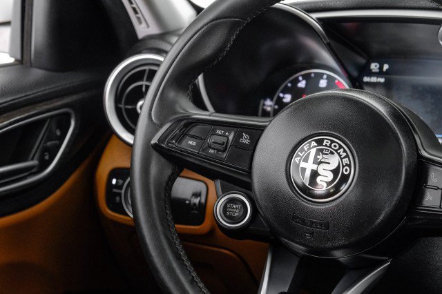 Used 2021 Alfa Romeo Giulia Ti AWD/4WD image 17