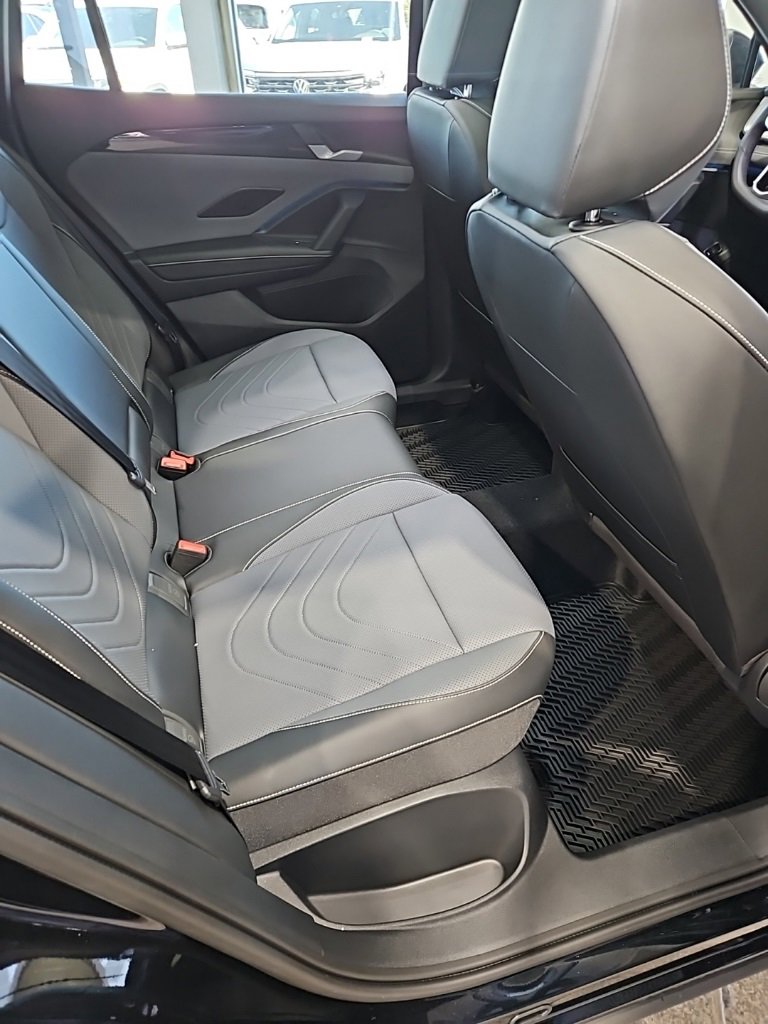 New 2026 Volkswagen Tiguan SE R-Line image 17