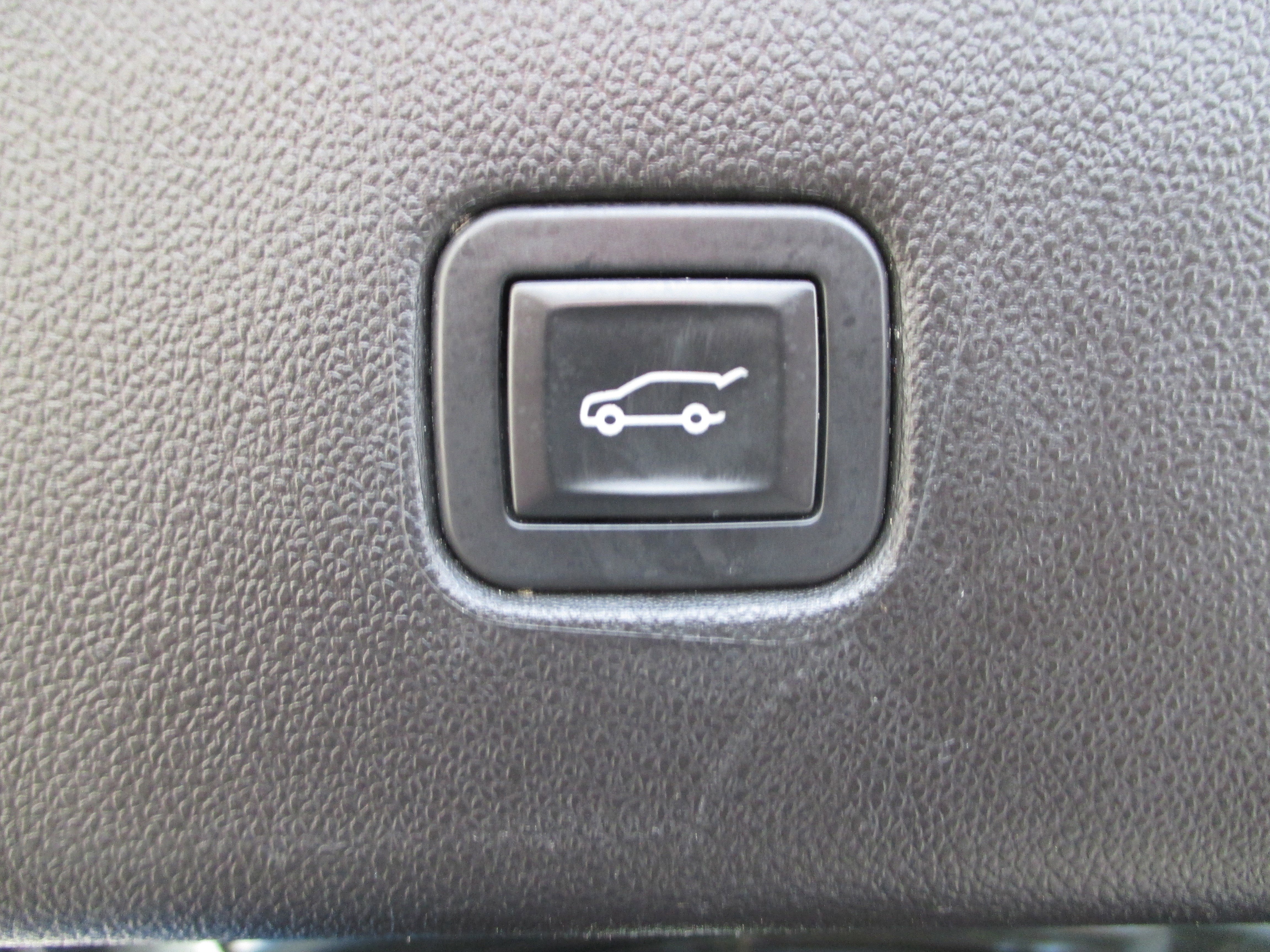 Used 2020 Chevrolet Blazer RS w/ LPO, Floor Liner Package image 11