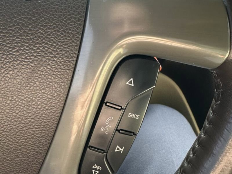 Used 2011 GMC Yukon XL Denali image 30