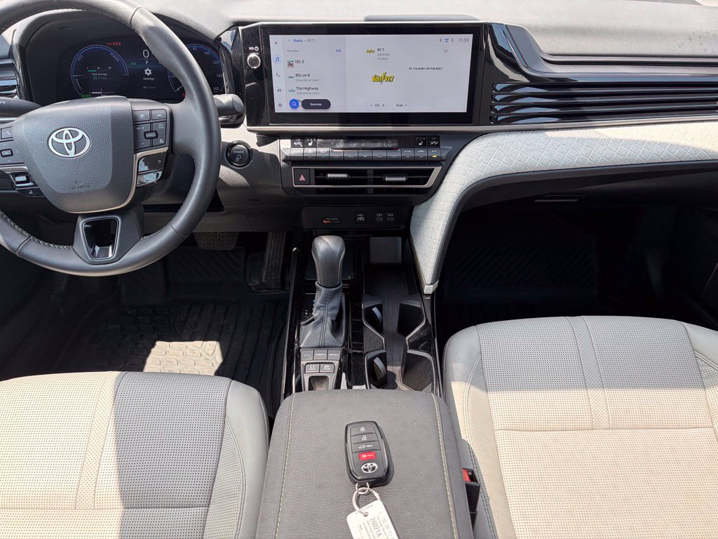 Used 2025 Toyota Camry XLE AWD/4WD image 31