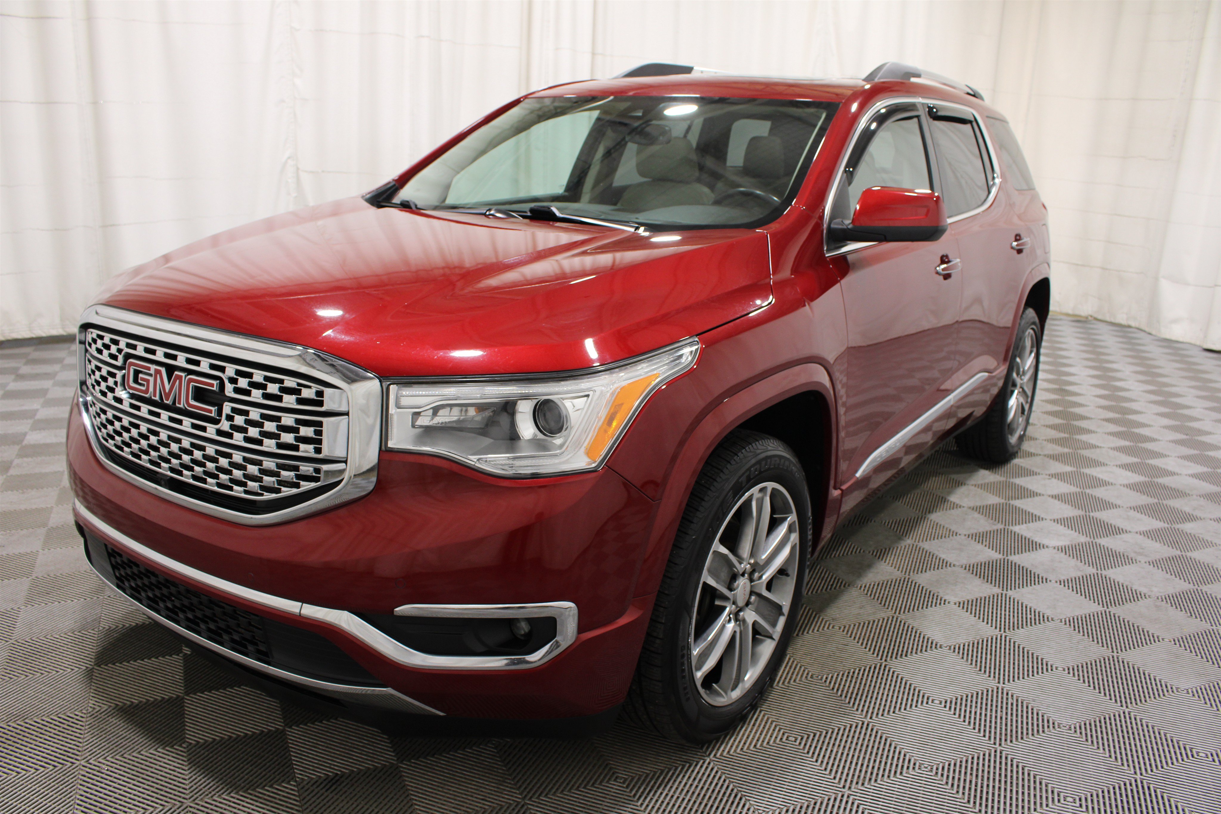Used 2019 GMC Acadia Denali w/ Technology Package AWD/4WD image 39