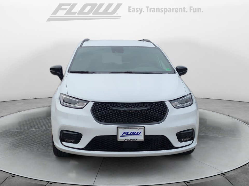 New 2026 Chrysler Pacifica Select w/ S Appearance Package image 2