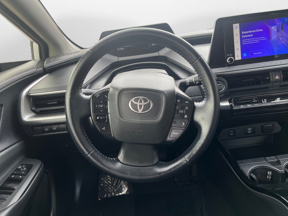Used 2025 Toyota Prius LE FWD image 10