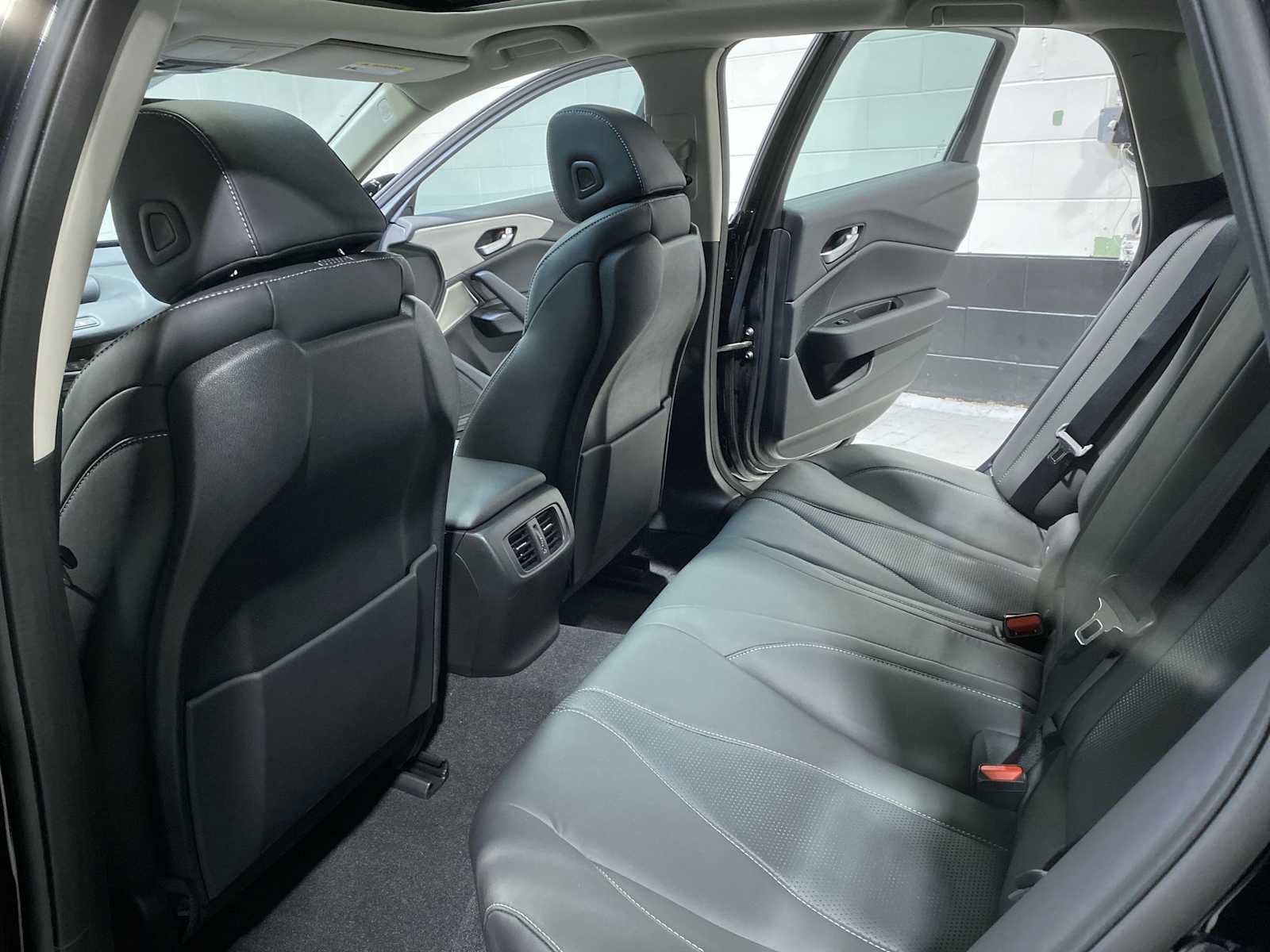 Used 2022 Acura TLX w/ Technology Package image 12