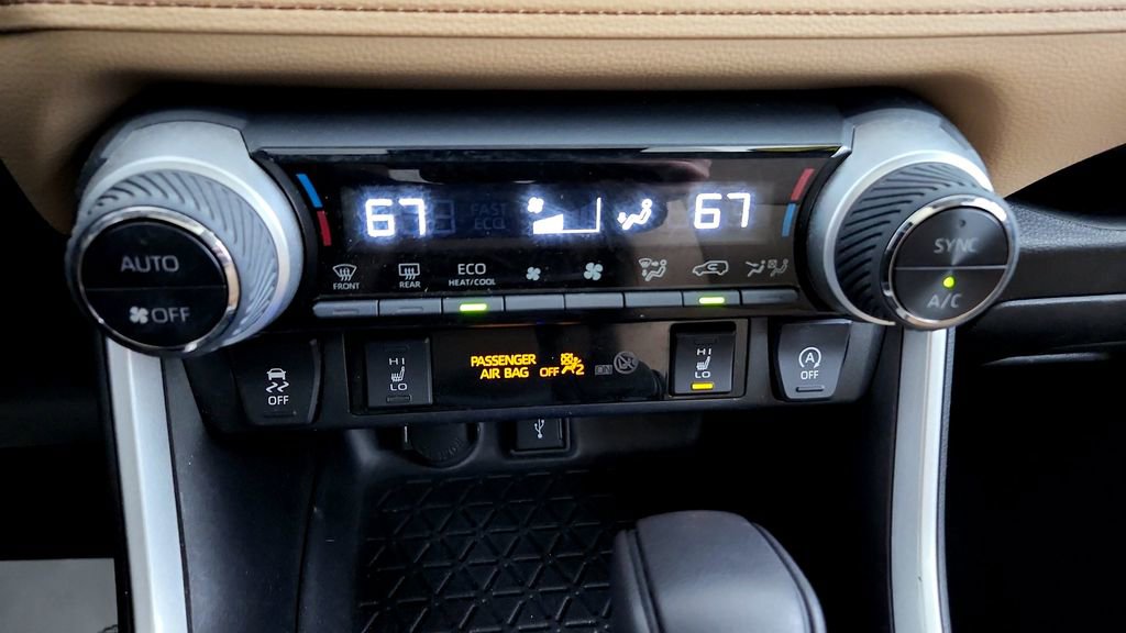Used 2021 Toyota RAV4 XLE w/ Convenience Package AWD/4WD image 24