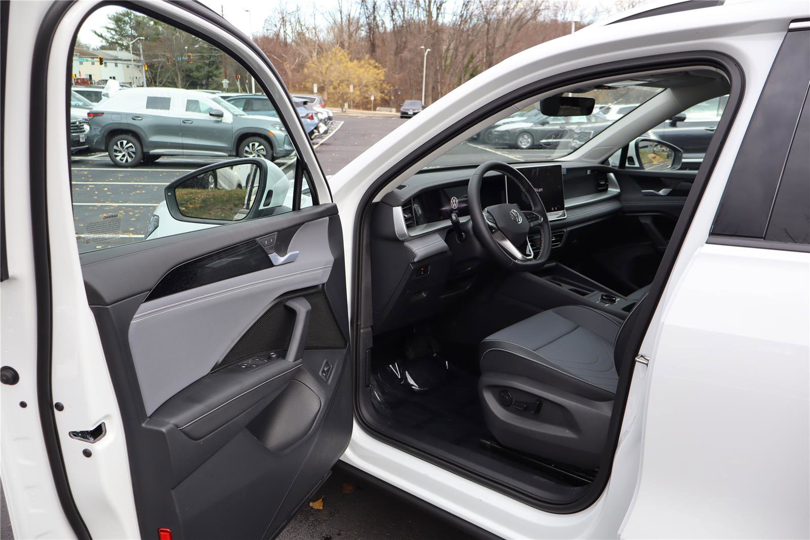 New 2026 Volkswagen Tiguan SE image 11