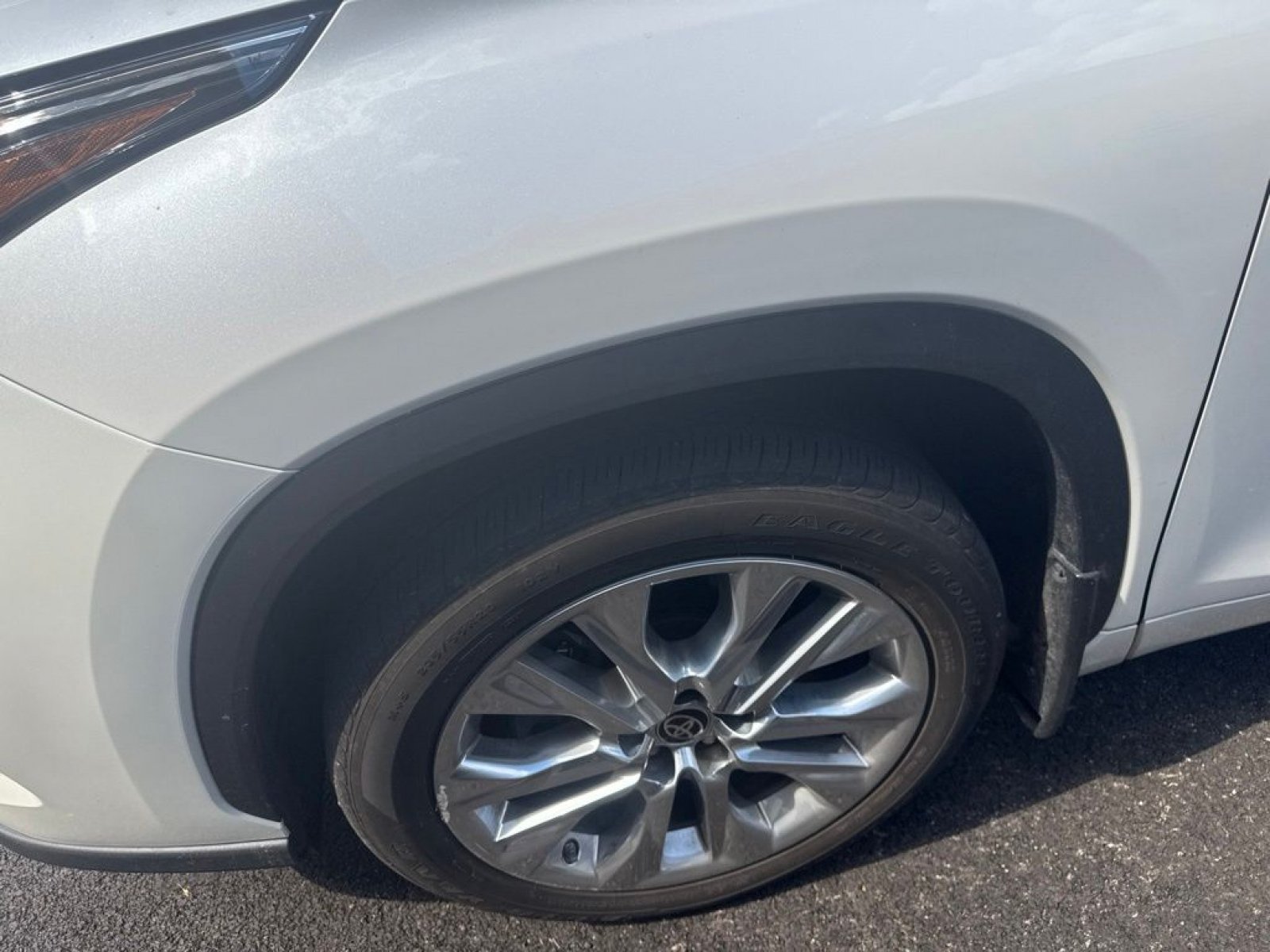 Used 2020 Toyota Highlander Limited AWD/4WD image 4