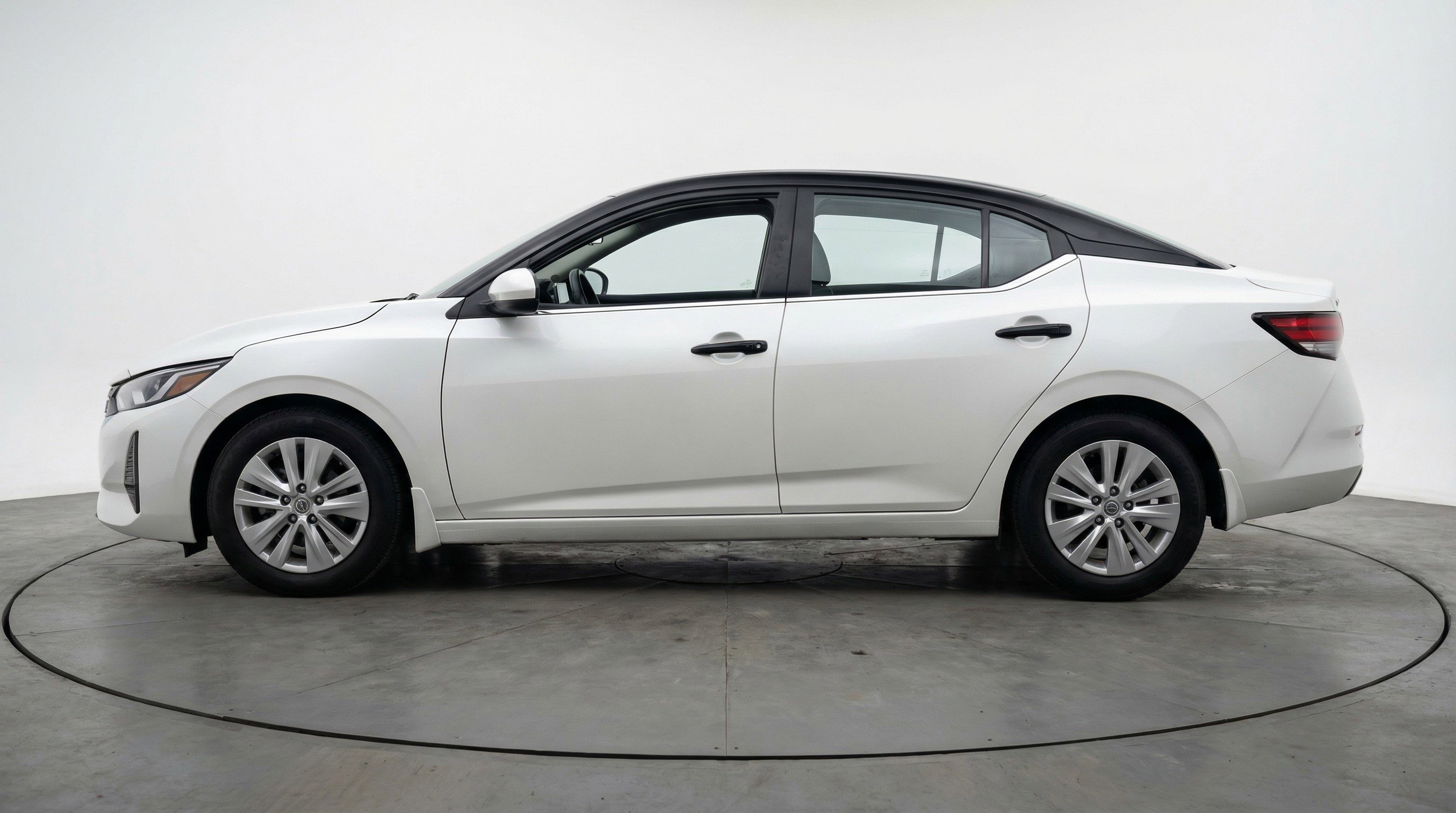 Used 2025 Nissan Sentra S image 5