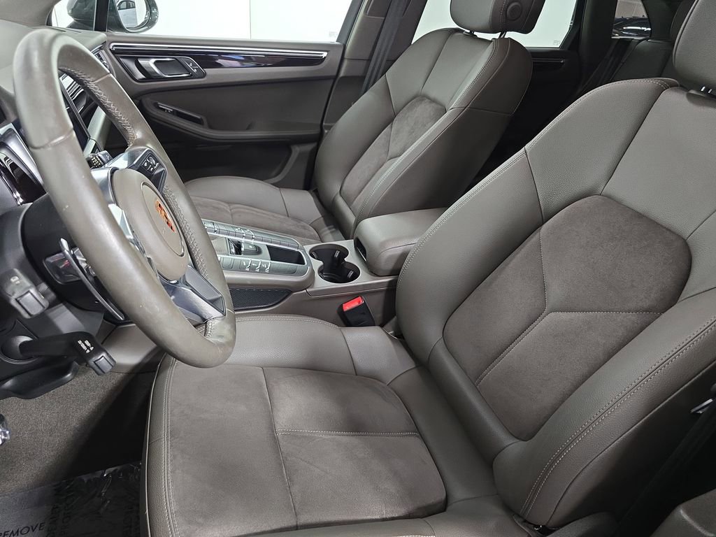 Certified 2019 Porsche Macan image 5