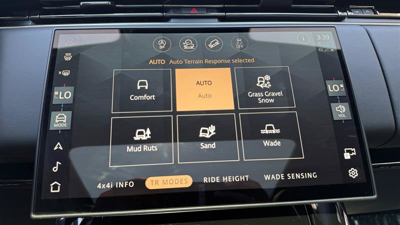 Used 2024 Land Rover Range Rover Sport SE AWD/4WD image 35