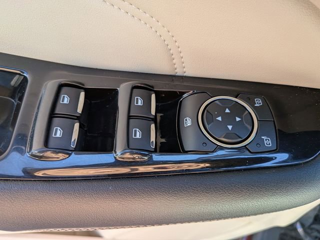 Used 2019 Ford Edge Titanium w/ Cold Weather Package FWD image 11