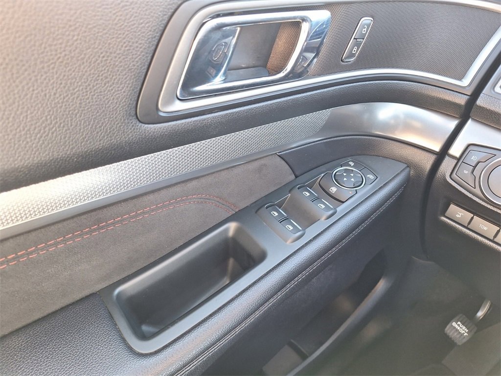 Used 2019 Ford Explorer XLT w/ Equipment Group 202A image 18