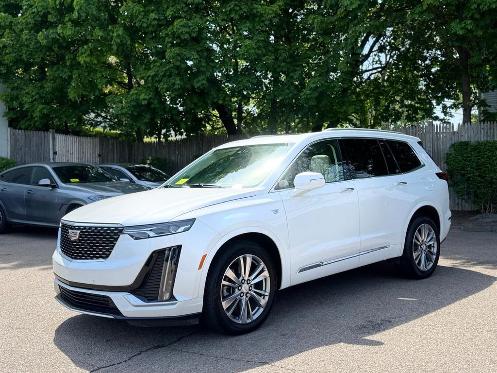 Used 2023 Cadillac XT6 Premium Luxury w/ LPO, Floor Liner Package AWD/4WD image 2