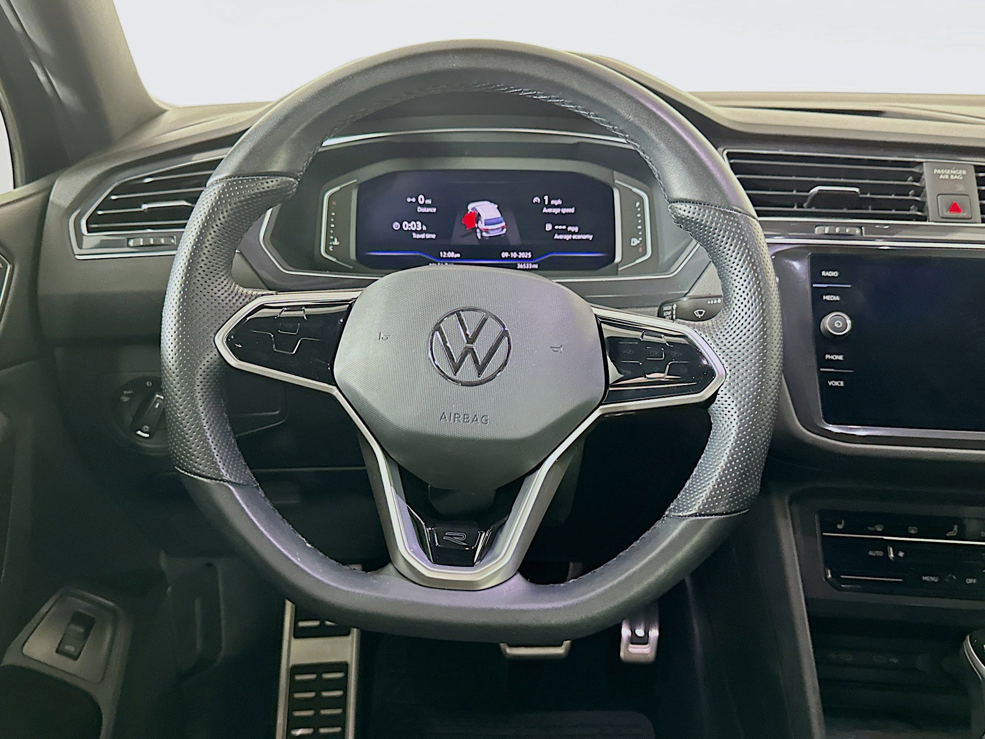 Used 2022 Volkswagen Tiguan SEL R-Line image 18