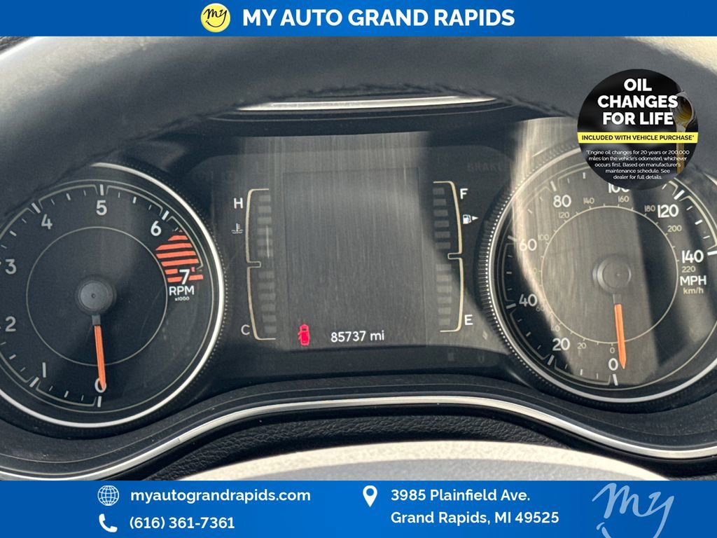 Used 2019 Jeep Cherokee Latitude w/ Cold Weather Group AWD/4WD image 17