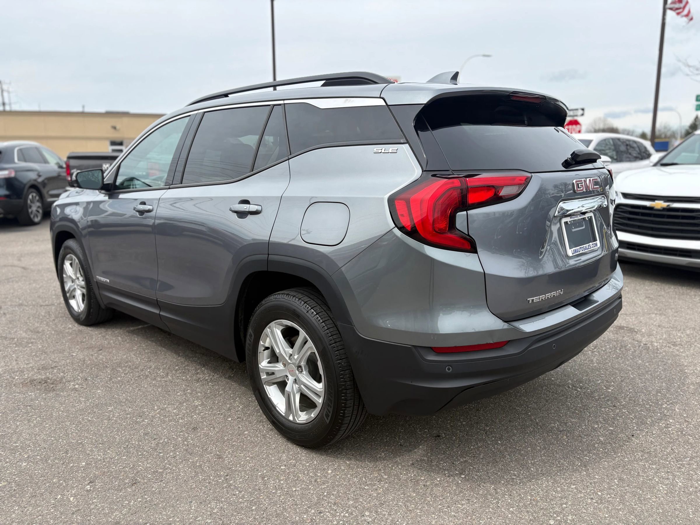 Used 2020 GMC Terrain SLE w/ Driver Convenience Package image 6