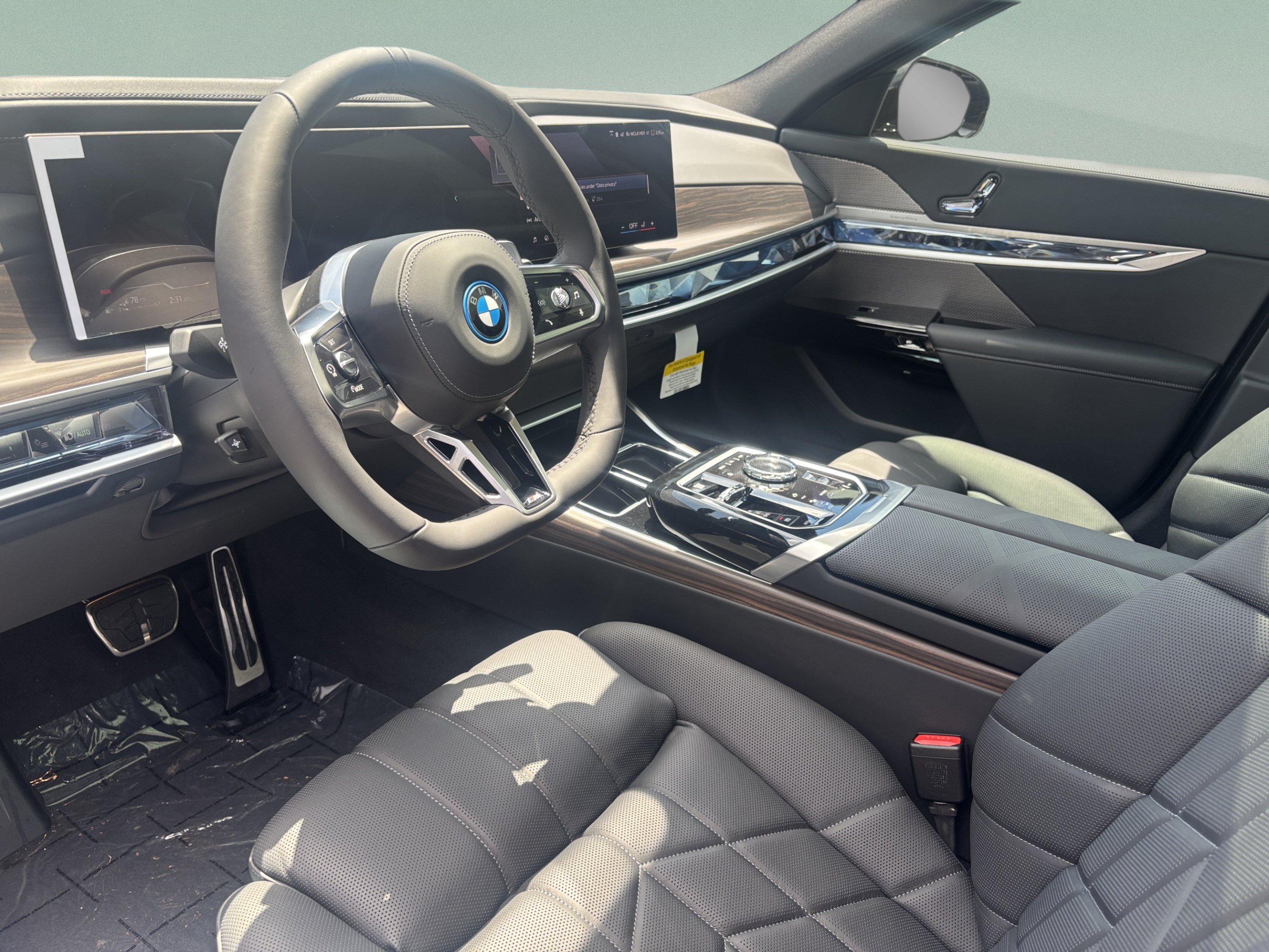 Used 2026 BMW 750e xDrive AWD/4WD image 18