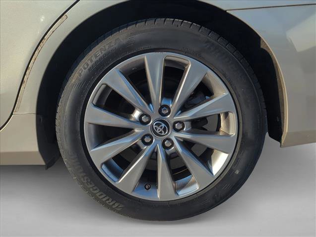 Used 2017 Toyota Camry XLE w/ Moonroof Package image 9