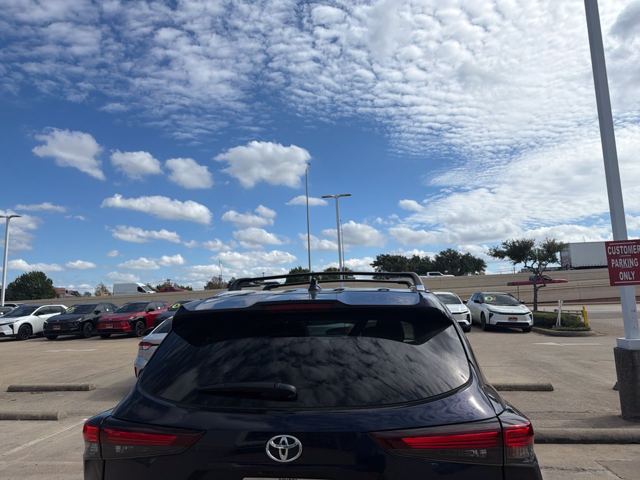 Used 2024 Toyota Highlander Platinum FWD image 4