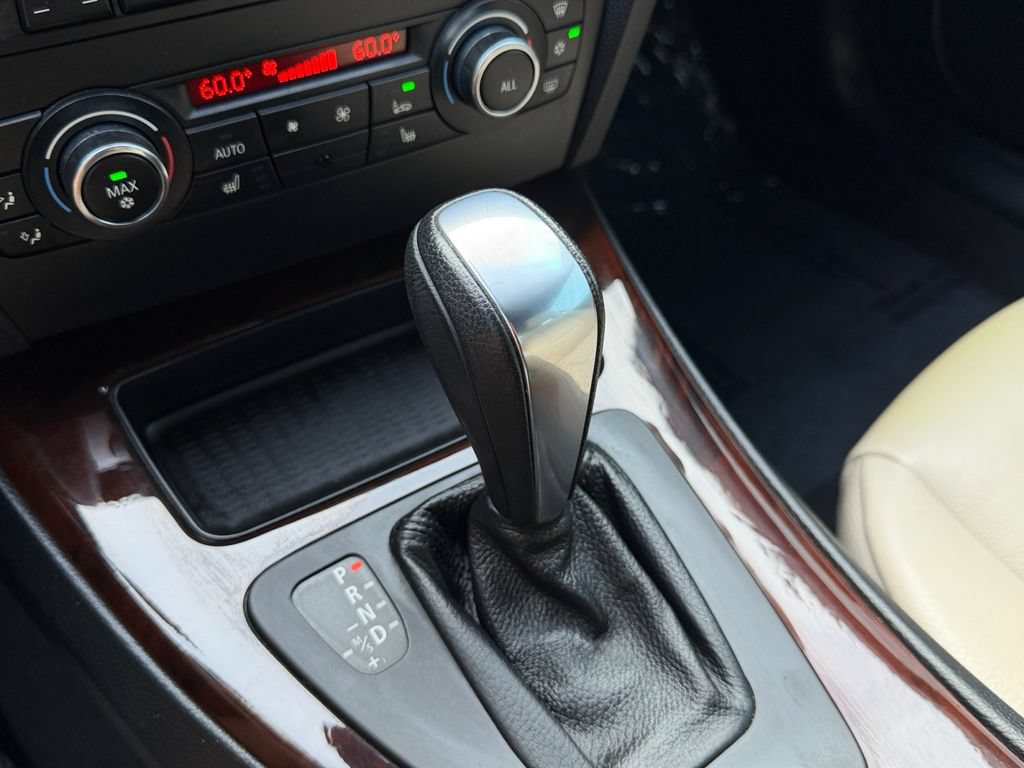 Used 2011 BMW 328i Convertible RWD image 15