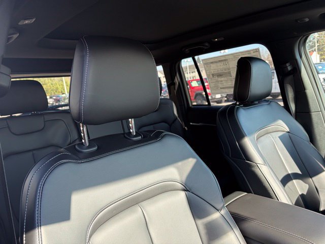 New 2026 Jeep Grand Cherokee Limited w/ Limited Altitude Package AWD/4WD image 30