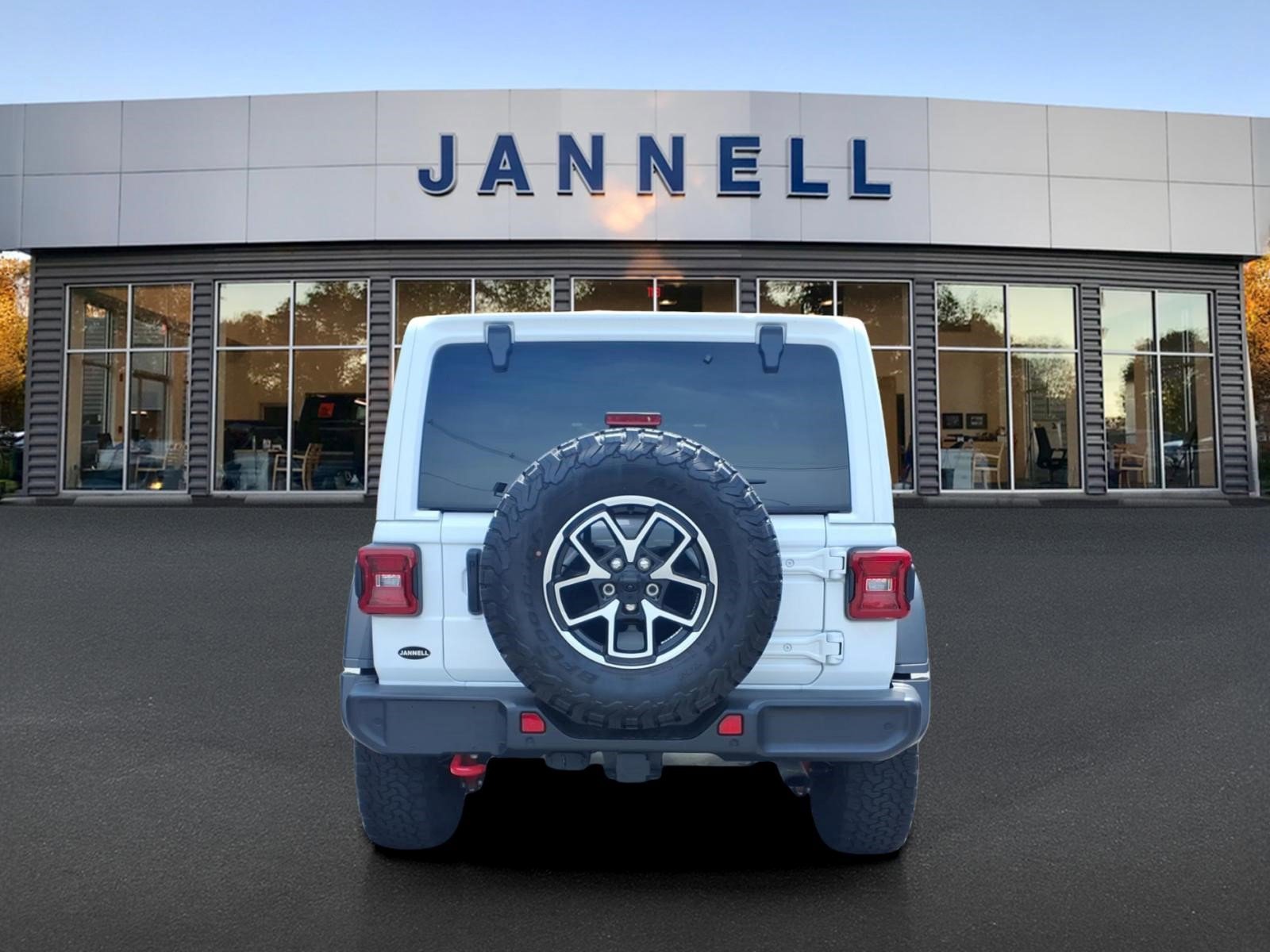 Used 2024 Jeep Wrangler Unlimited Rubicon w/ Technology Group AWD/4WD image 6