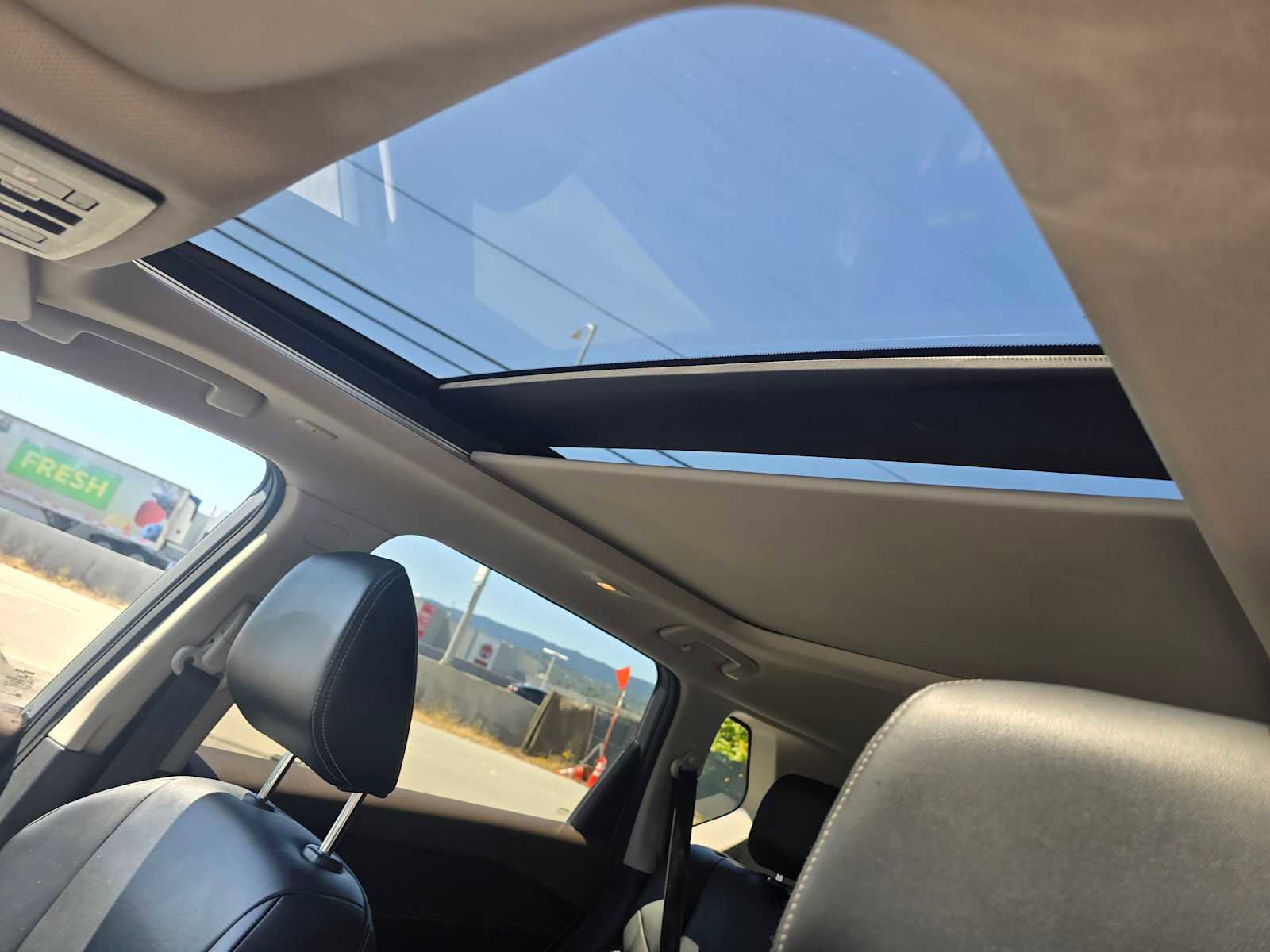 Used 2023 Nissan Rogue SL image 25