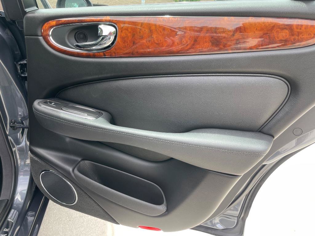 Used 2004 Jaguar XJ8 RWD image 27